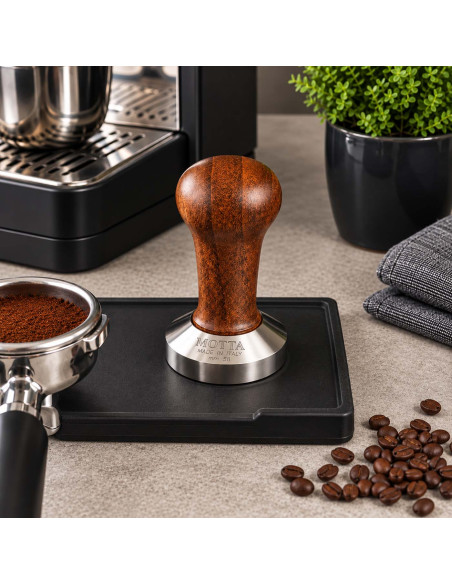 Tamper za espresso Motta 58 mm sa ravnom bazom od inoxa 18/10 i drvenom drškom